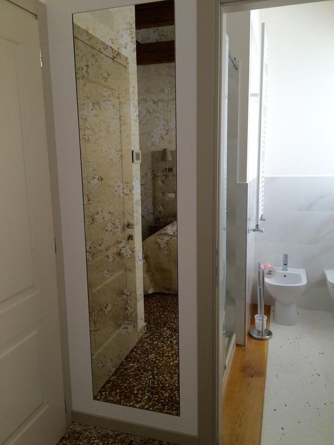 Camera Matrimoniale/Doppia con Letti Singoli con Bagno Privato