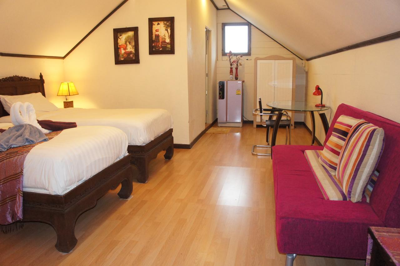 Twin Room with Private Bathroom
