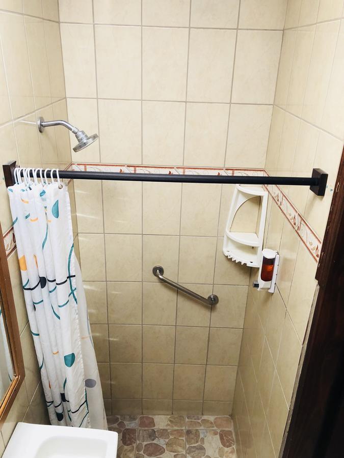 Habitación Cuádruple Económica con baño compartido