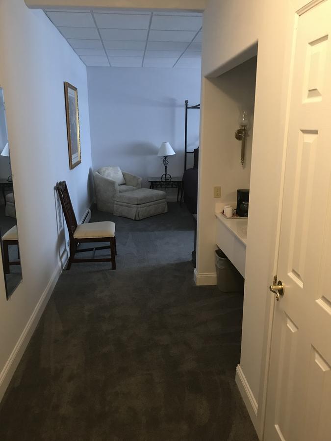 Deluxe Queen Suite