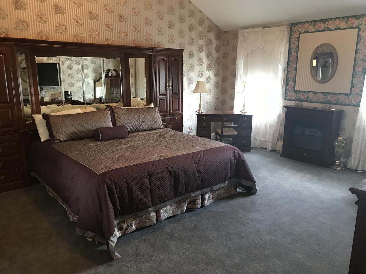 King Suite with Whirlpool