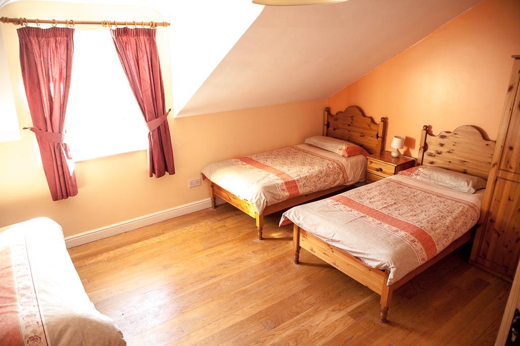 Quadruple Room with Private Bathroom