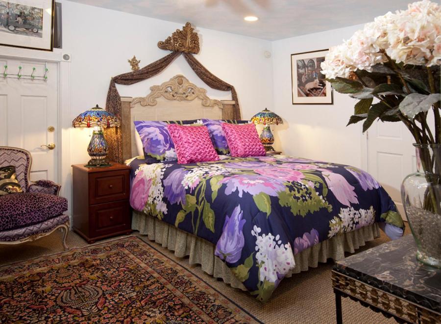 Queen Room with Hot Tub - Pet Friendly,65417842:JPEG