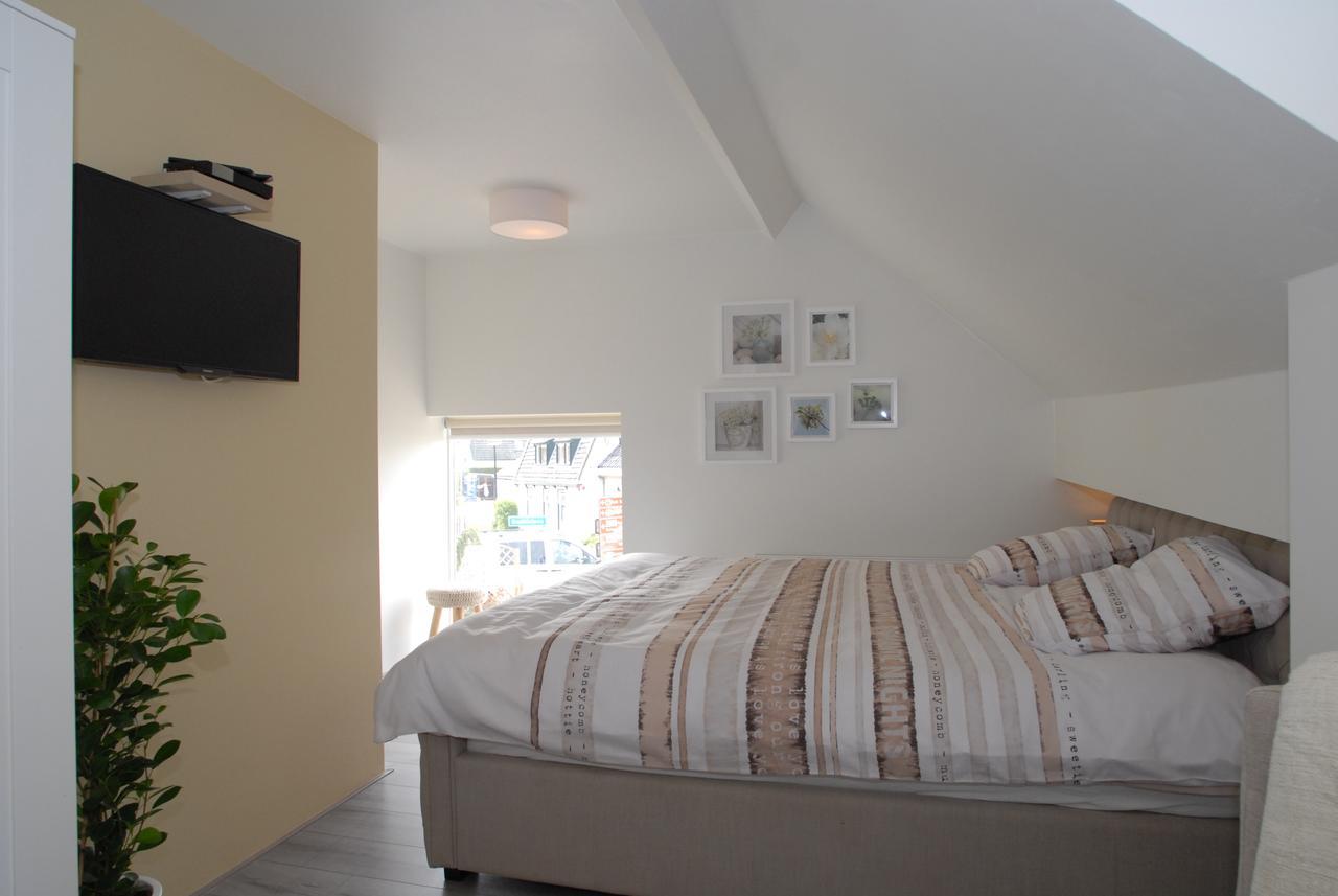 Driepersoonskamer met Badkamer