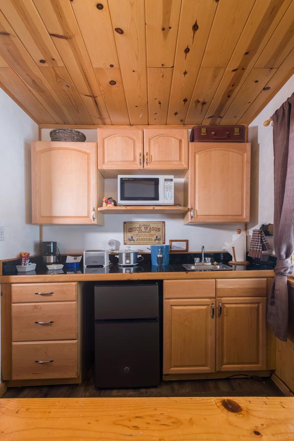 Queen Room with Optional Twin Bed - Pioneer