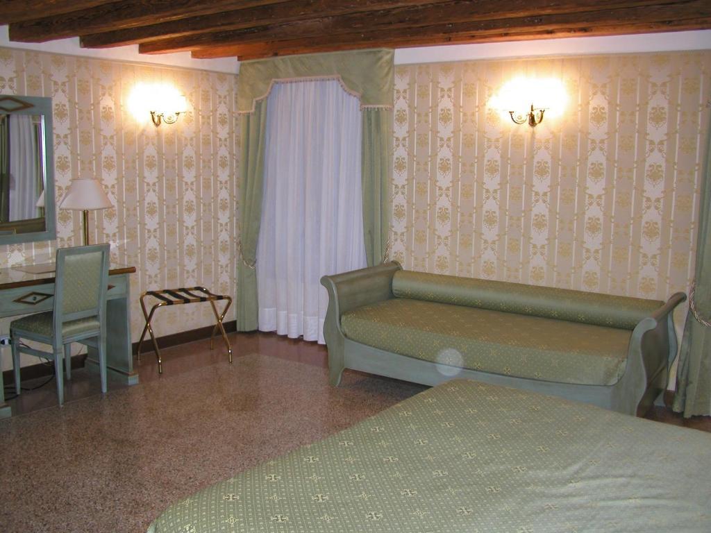 Suite Junior con vistas al canal