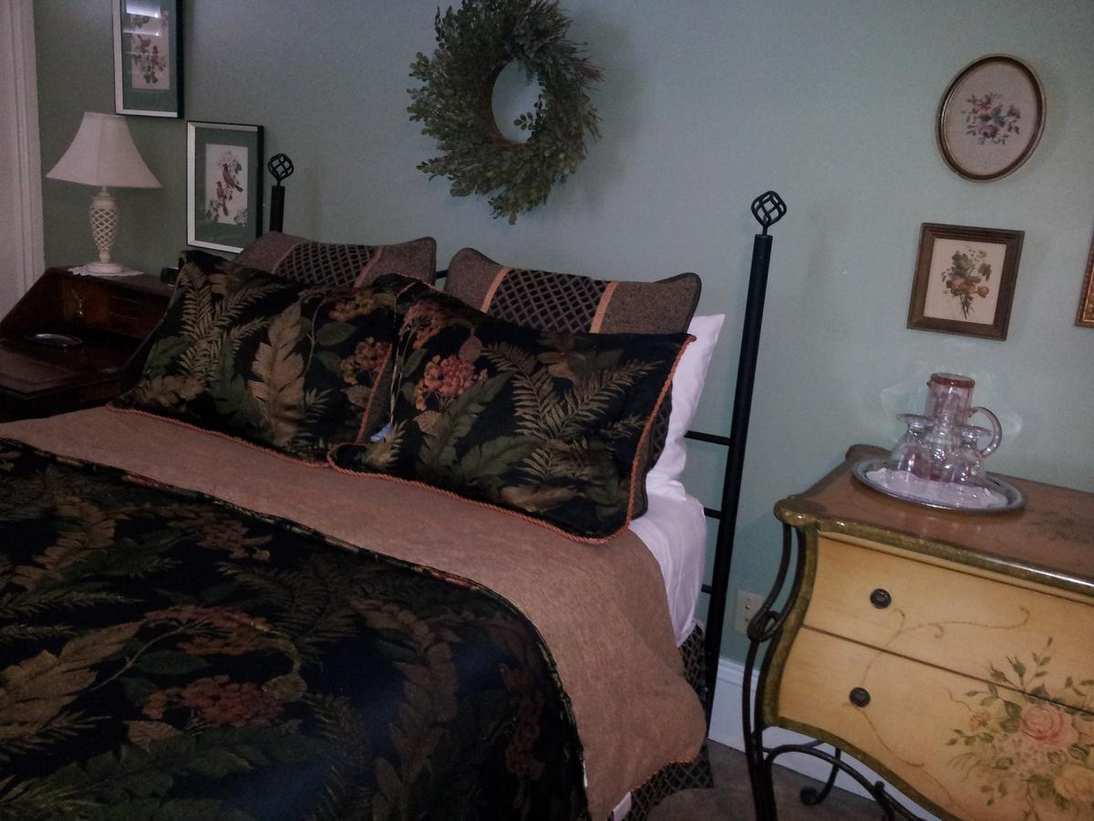 Queen Room with Spa Bath