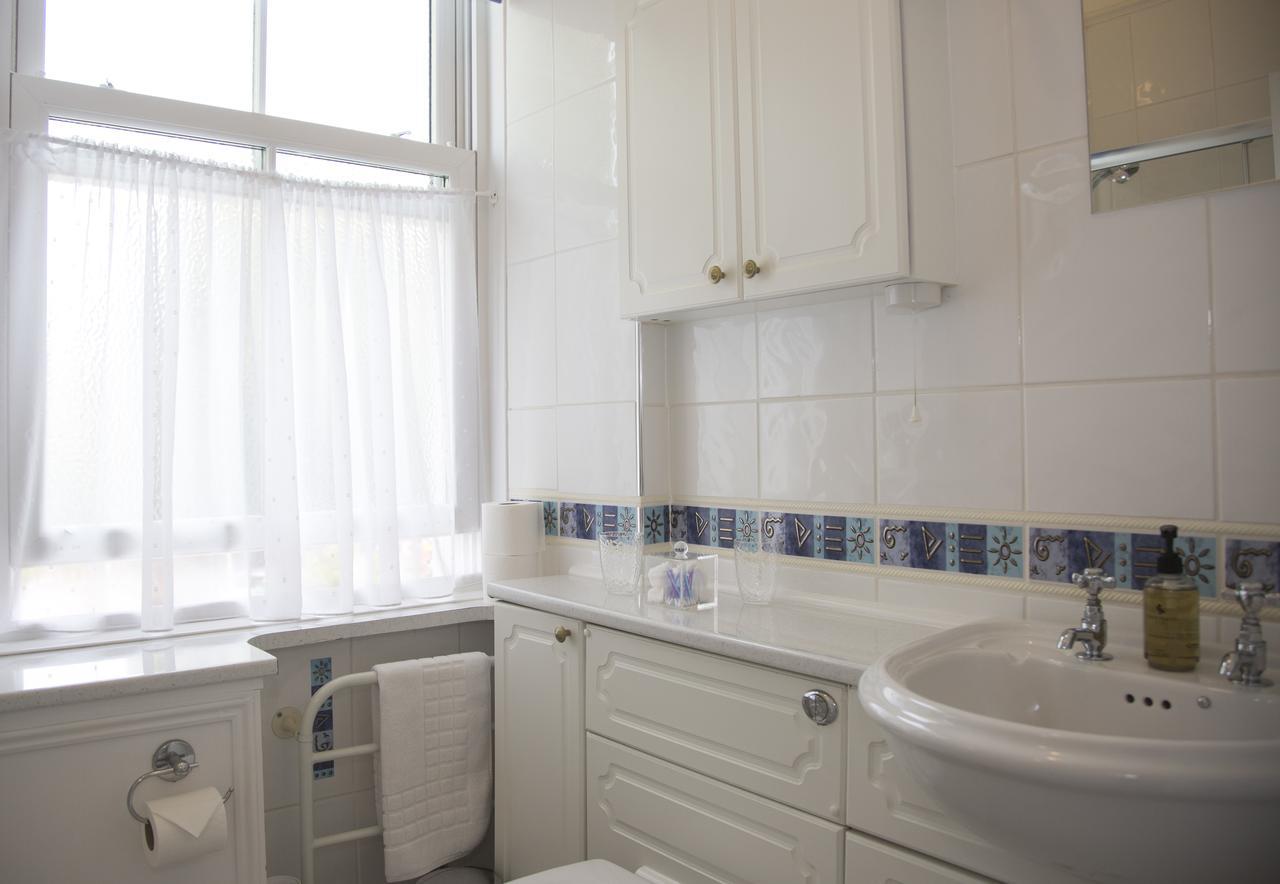 Deluxe Suite 7