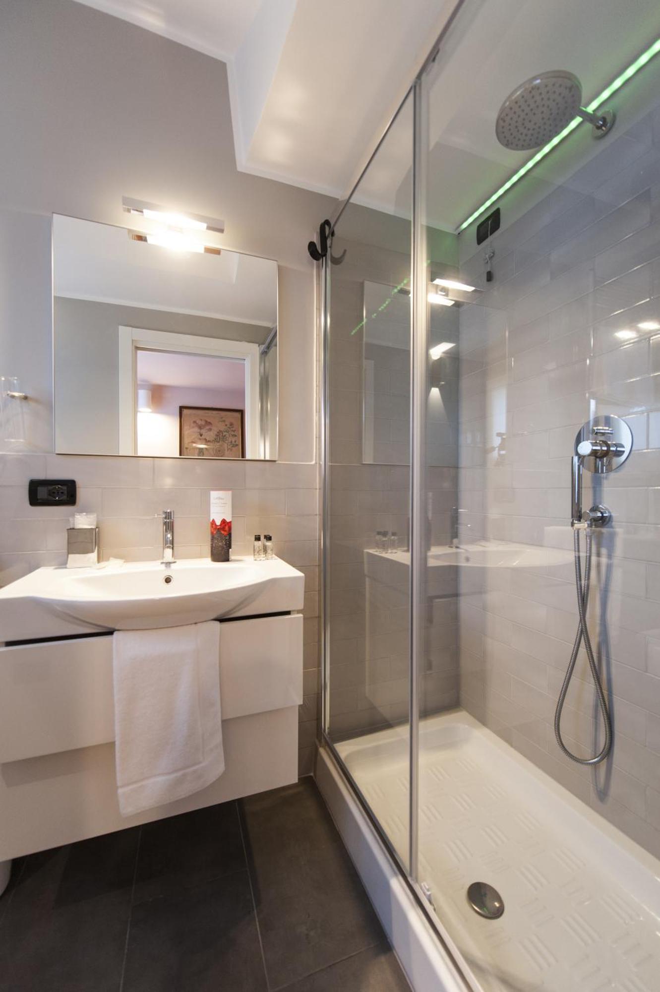 Standard Double or Twin Room,1089734438:JPEG