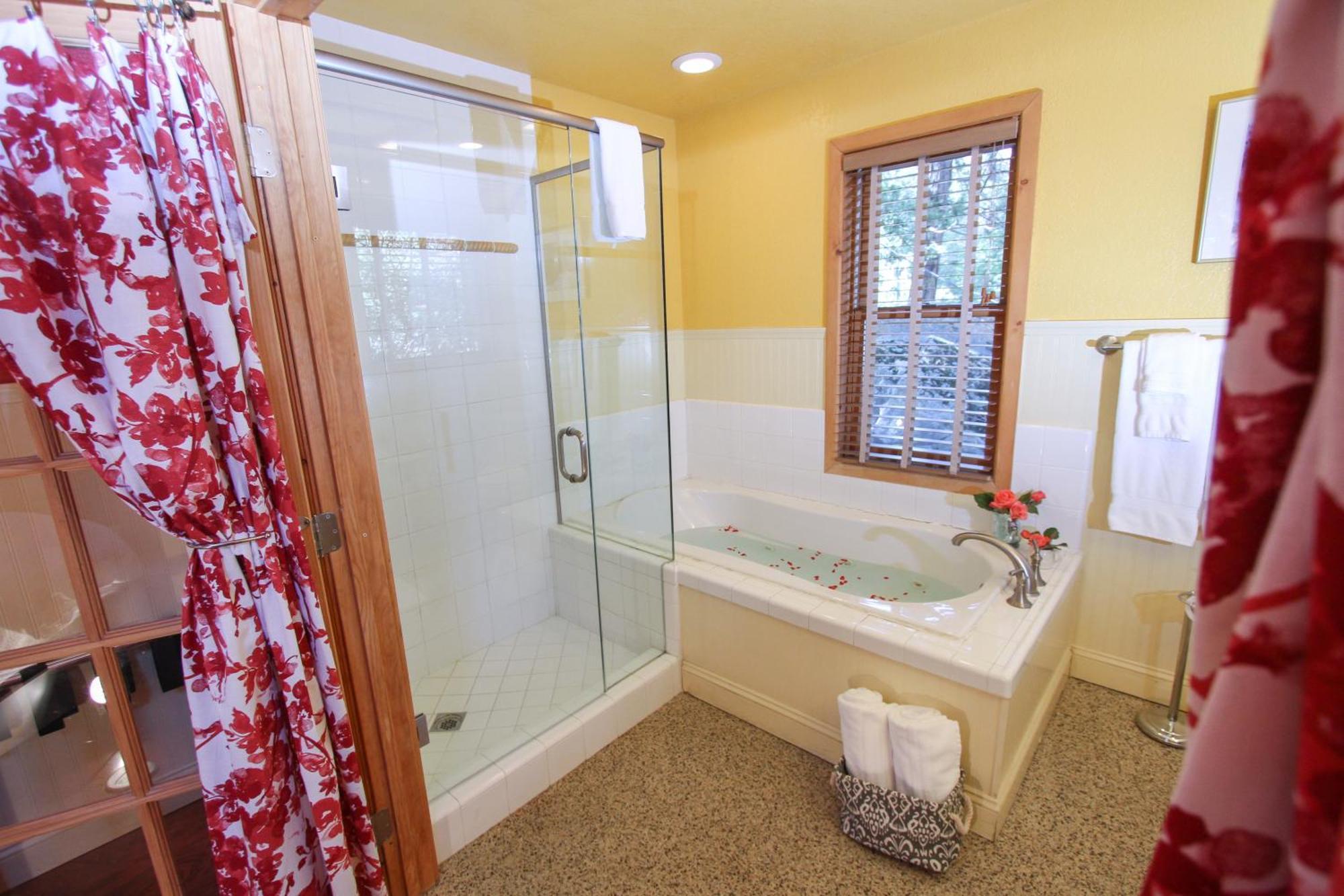 Deluxe King Suite