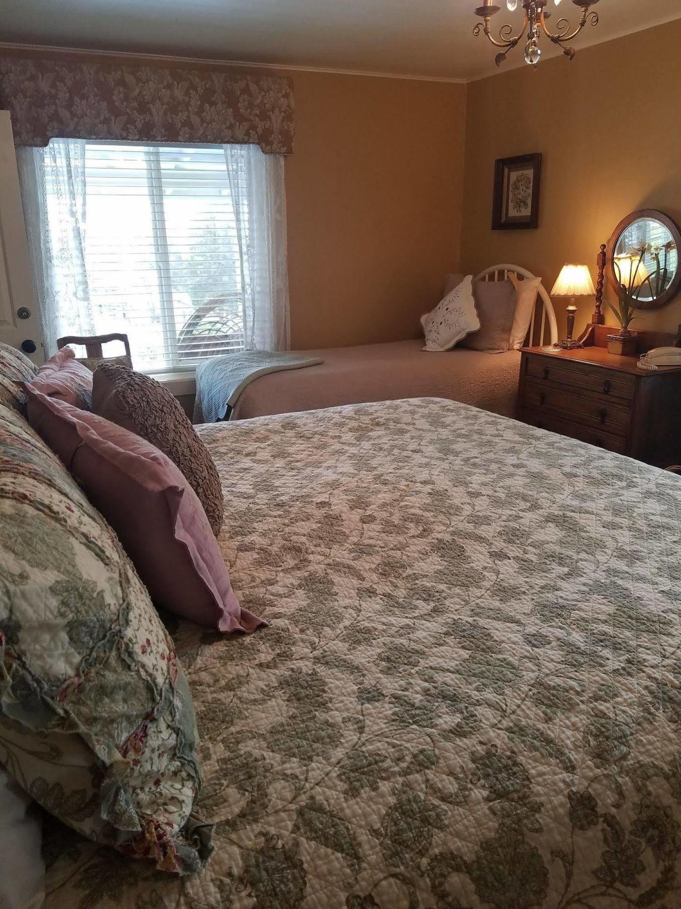 King Room with Mountain View