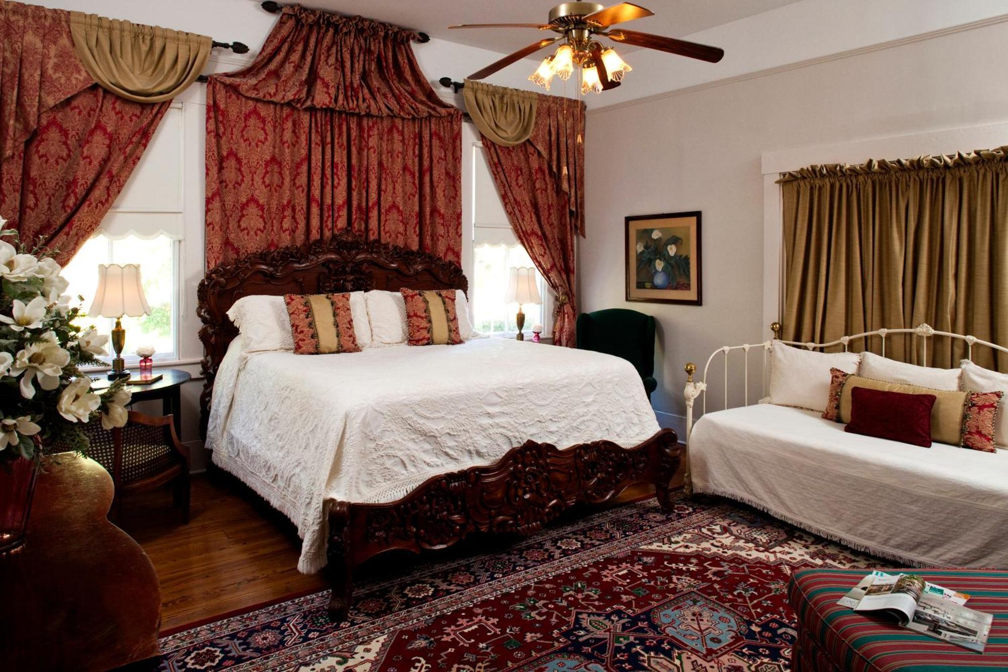 Superior King Room Elmo Room