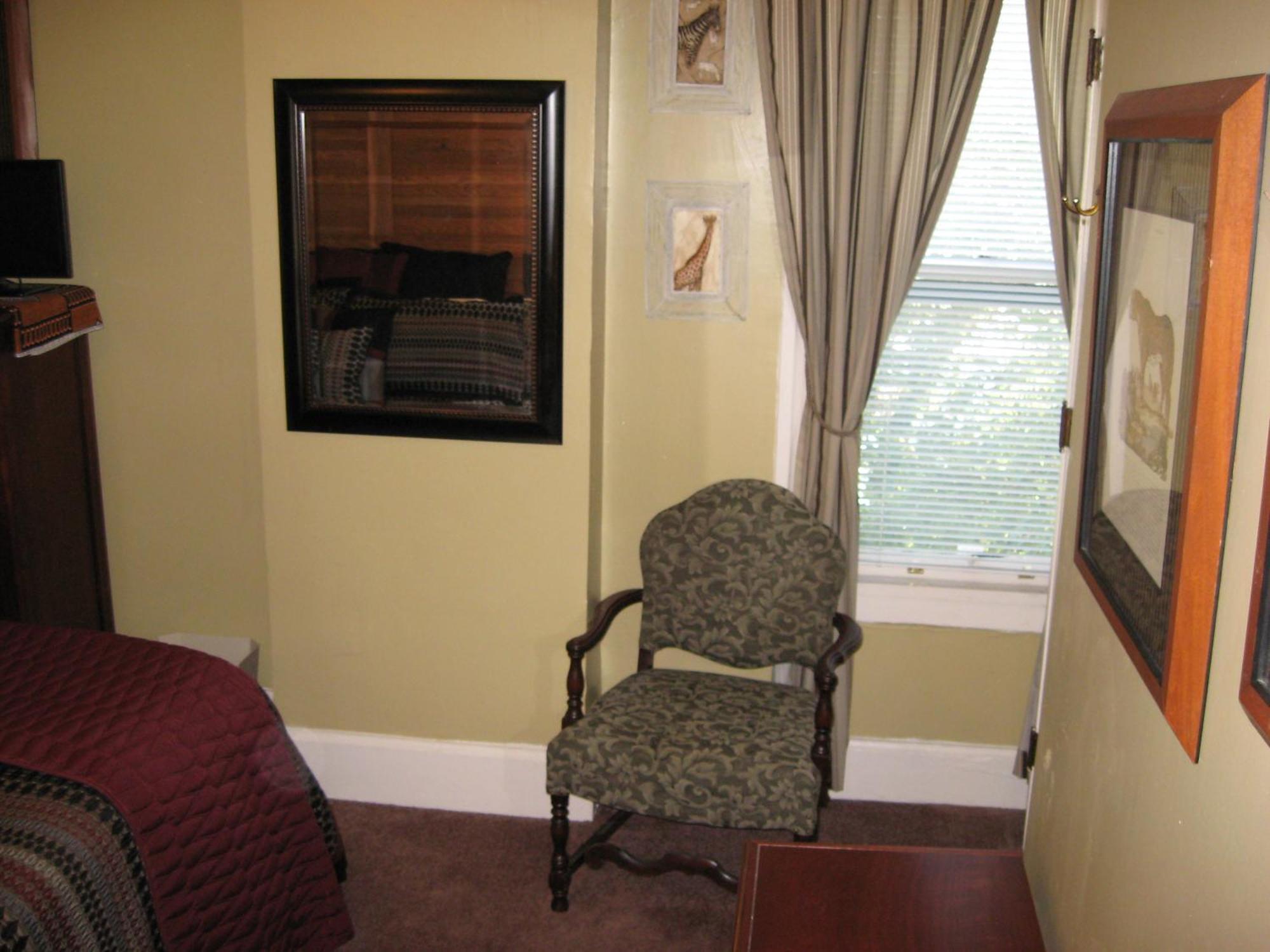 Queen Room with Private Bathroom with Shower