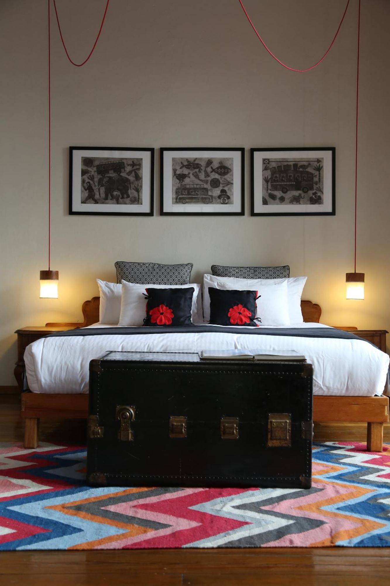 Suite,700690636:JPEG