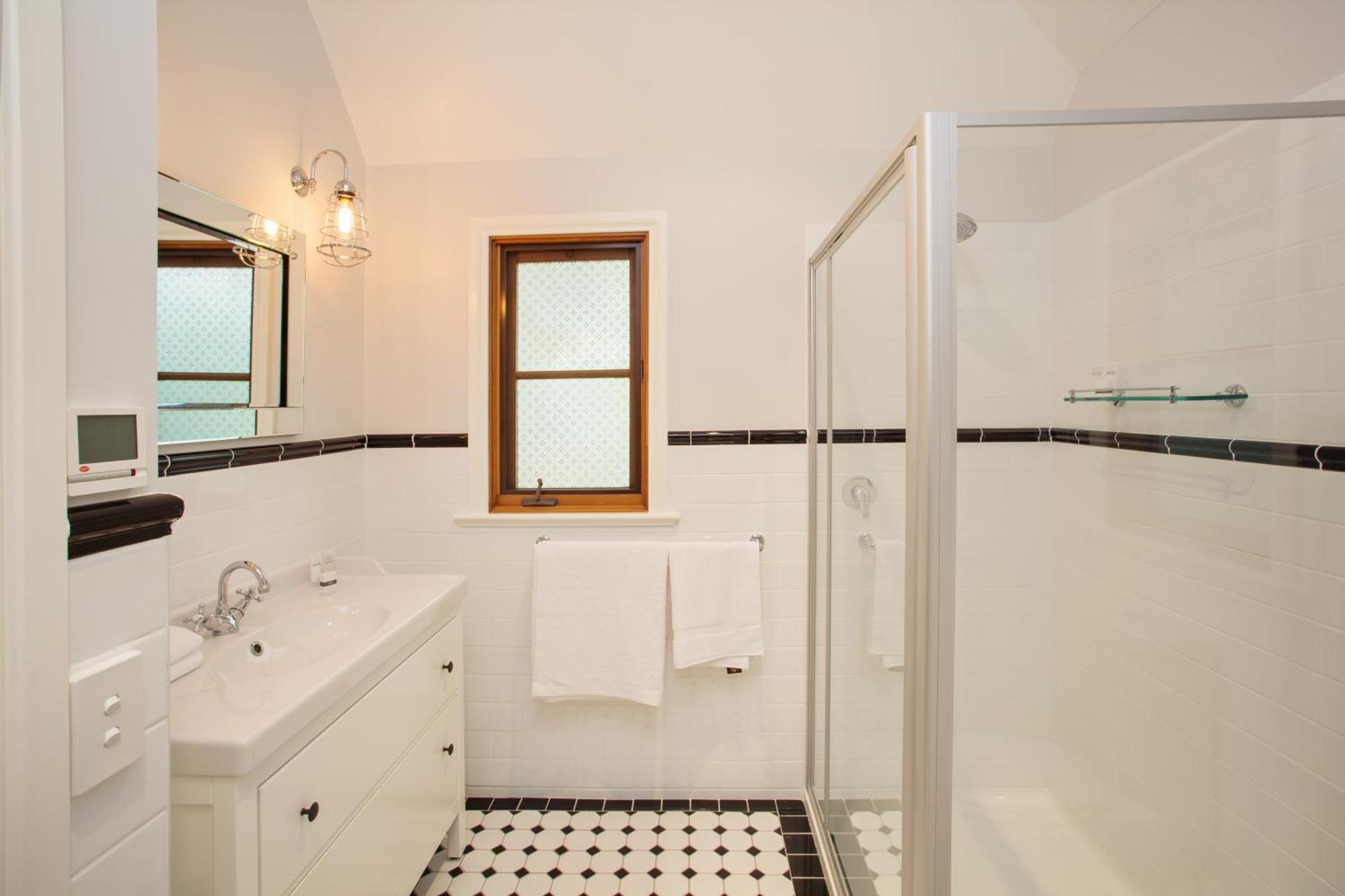 One-Bedroom Apartment Boat House,704386072:JPEG