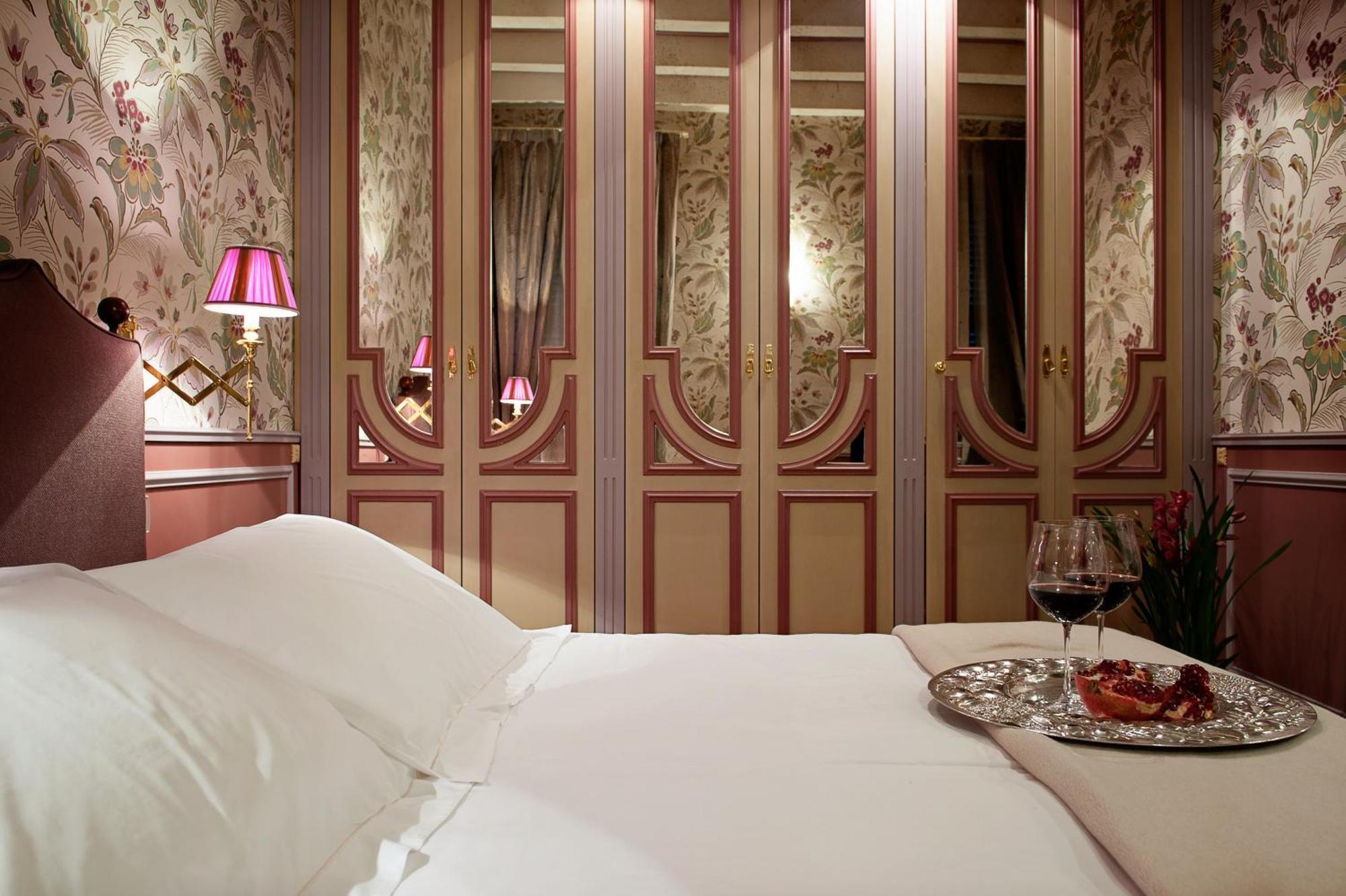 Small Double or Twin Room,707181076:JPEG
