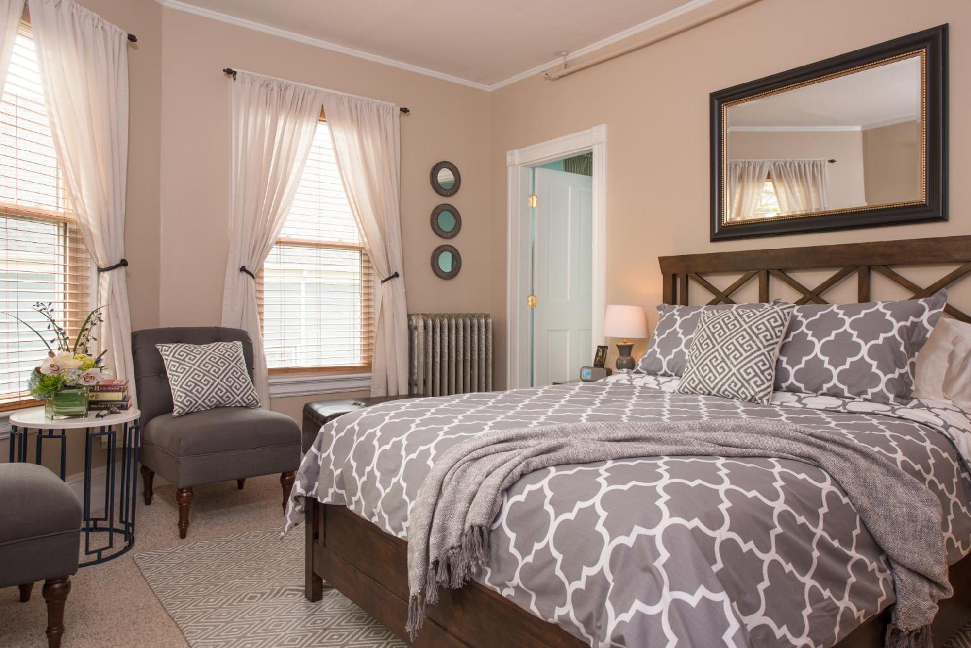 Superior Queen Room (The Longfellow),711270217:JPEG