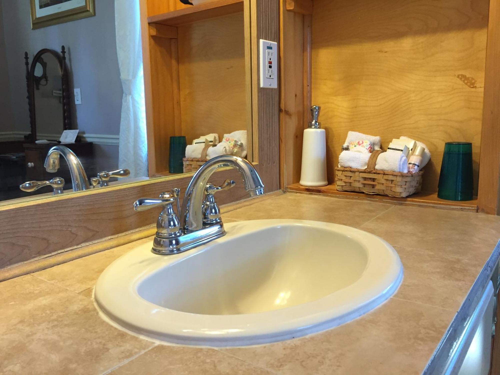 Queen Suite,1119031638:JPEG