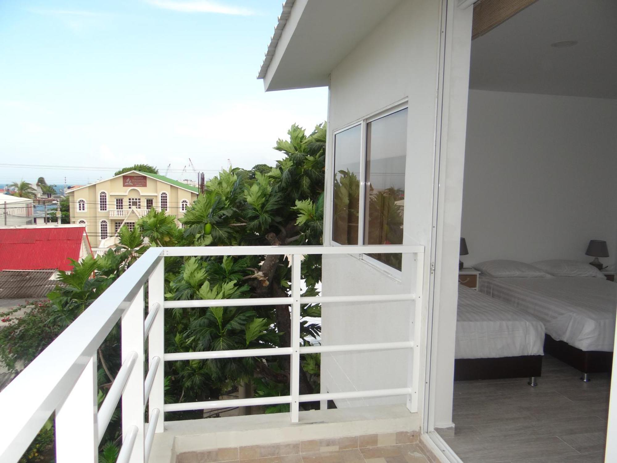 Habitación Familiar Privada con balcón