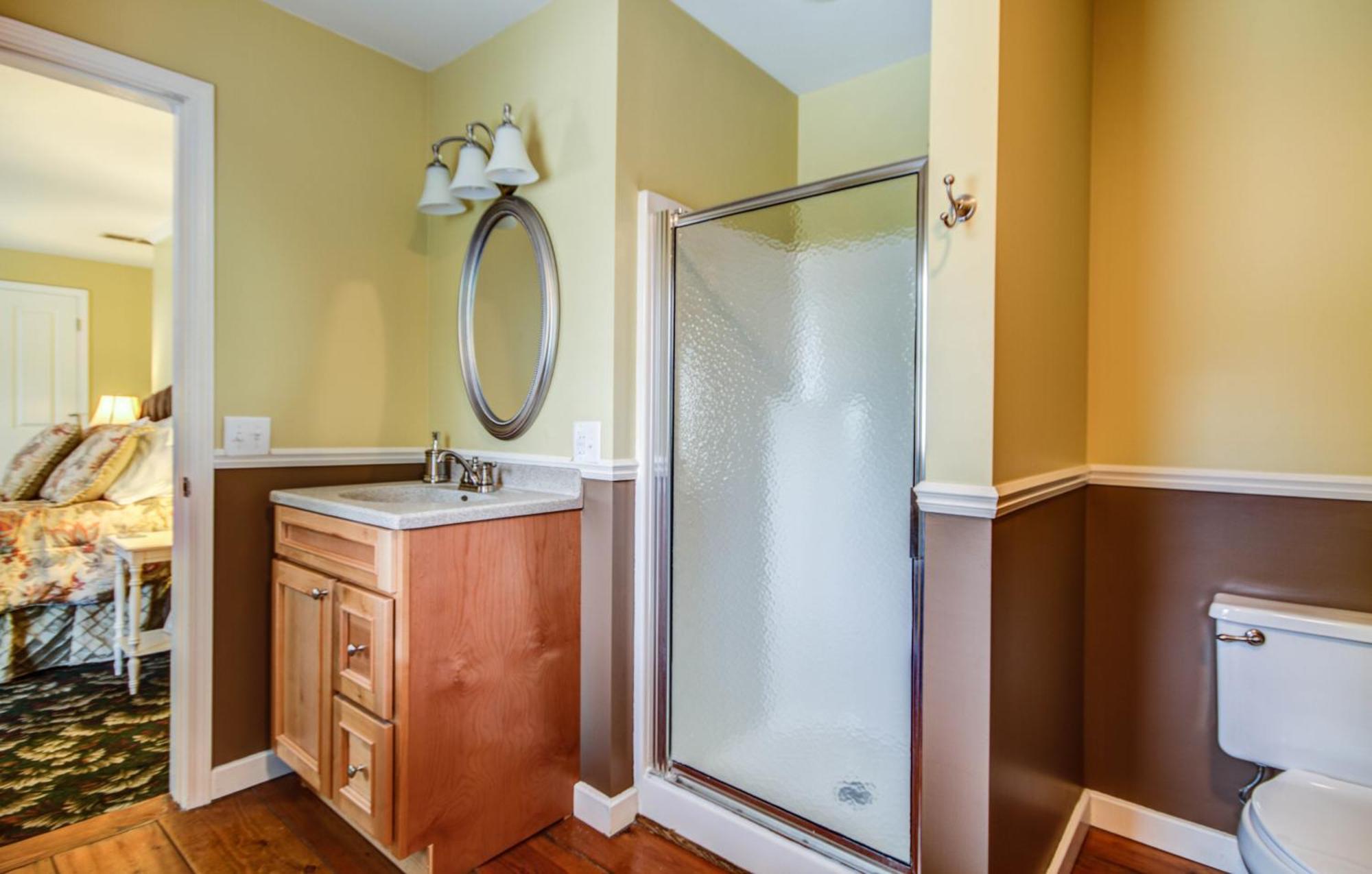 Deluxe Queen Room,1559365234:JPEG