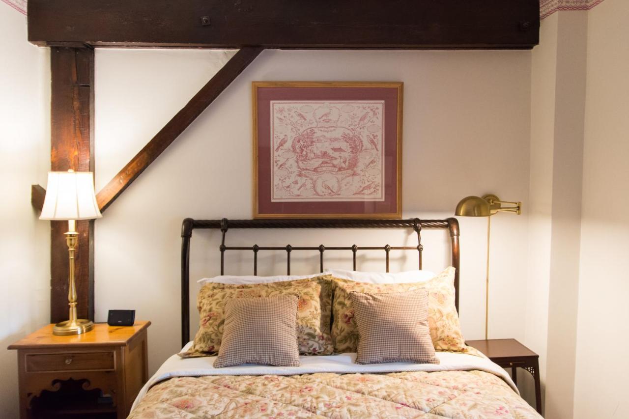 Standard Queen Room