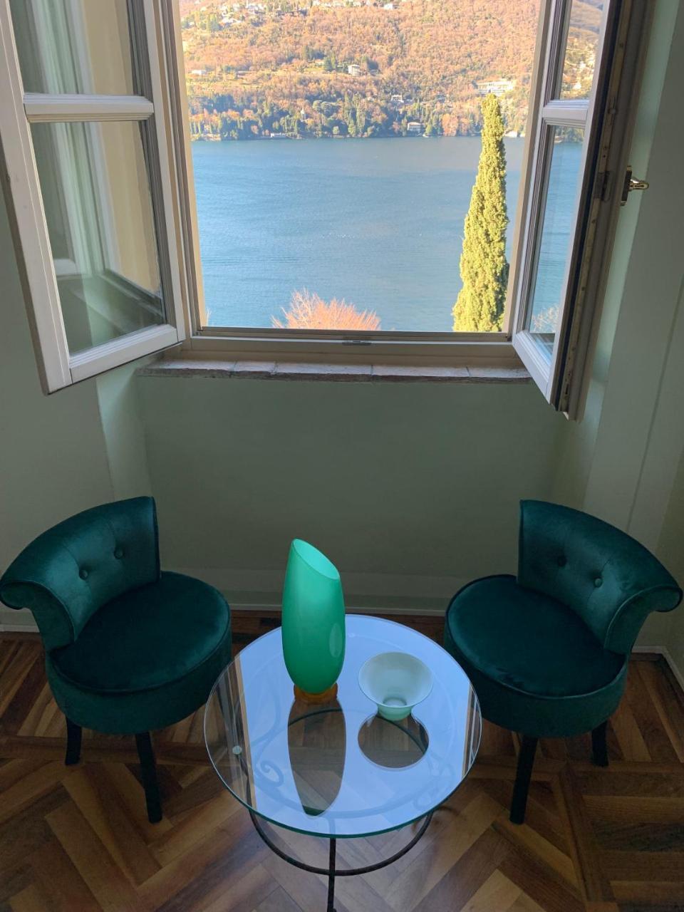 Habitación Doble con bañera de hidromasaje y vistas al lago