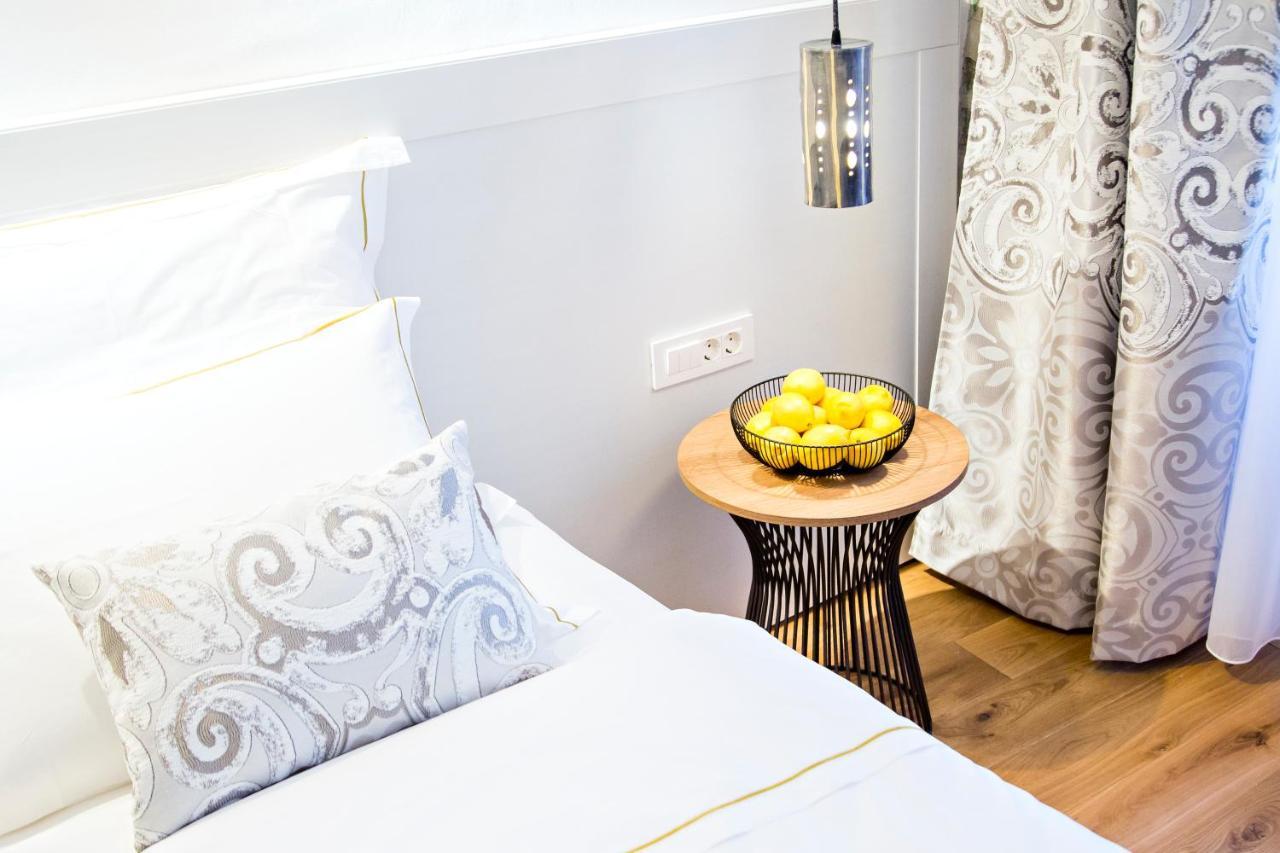 Superior King Room,757095103:JPEG