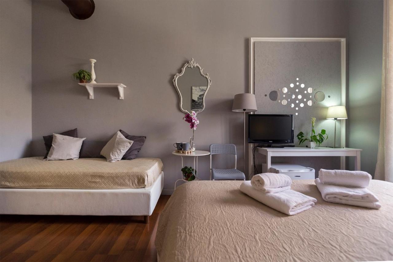 Double or Twin Room Private External Bathroom