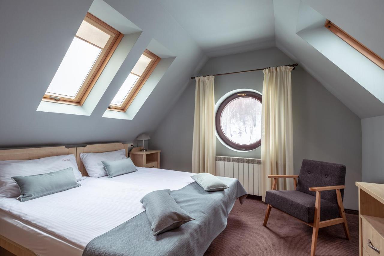 Doppel- oder Zweibettzimmer
