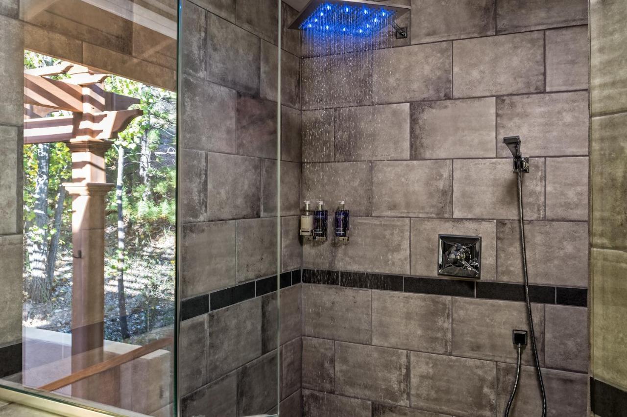 Luxury King with Hot Tub,768699112:JPEG