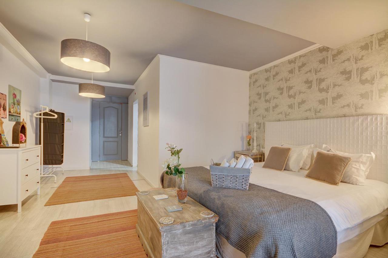 Studio Deluxe with Private Bathroom