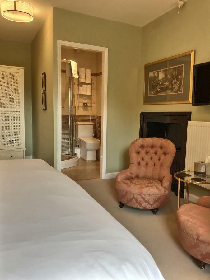 Super King or Twin Room with Shower - Dog Friendly