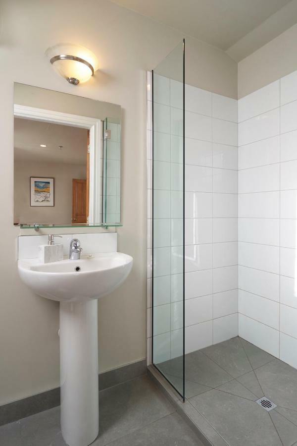 Superior Queen Room 6,813351639:JPEG