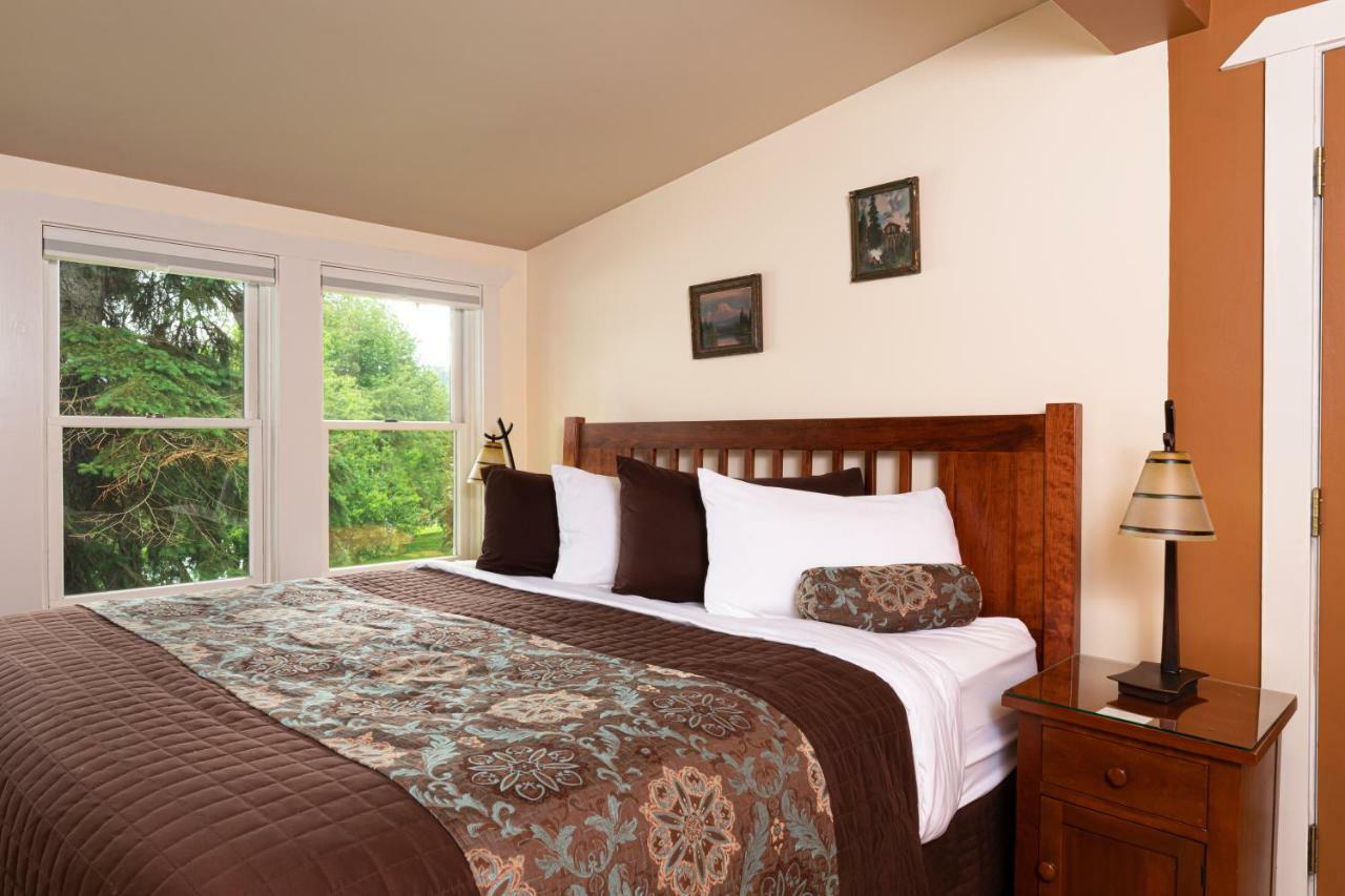King Suite with Balcony,818505695:JPEG