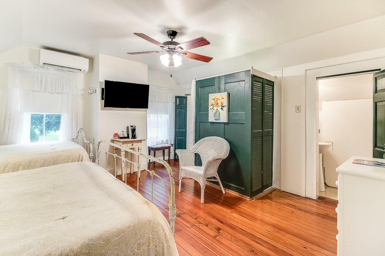 Quadruple Room with Private Bathroom,827152052:JPEG