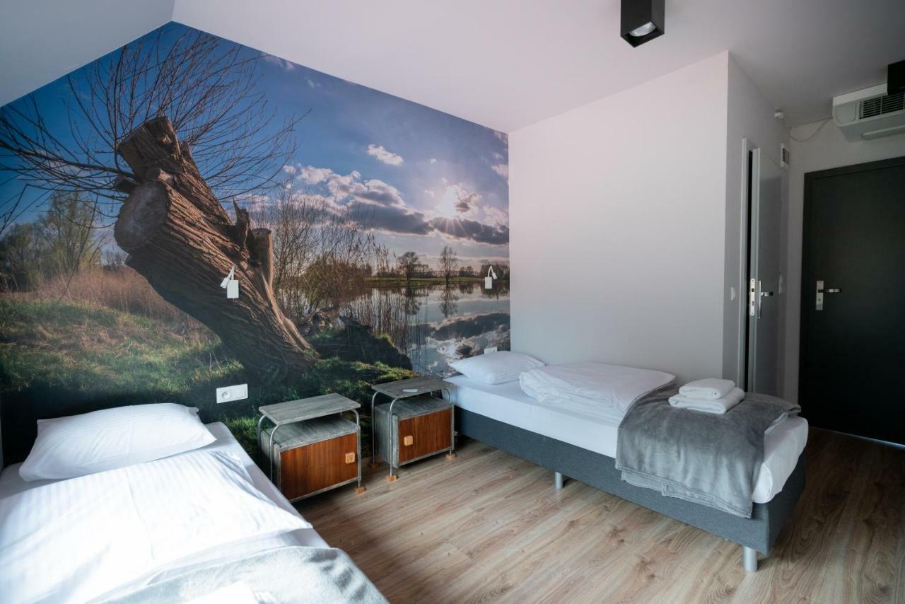 Tweepersoonskamer met 2 Aparte Bedden en Badkamer