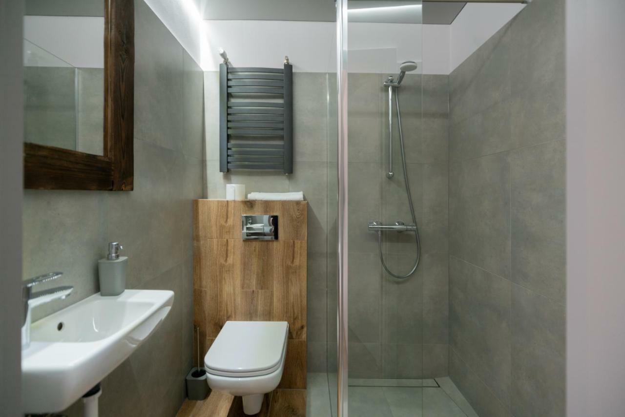 Driepersoonskamer met Badkamer