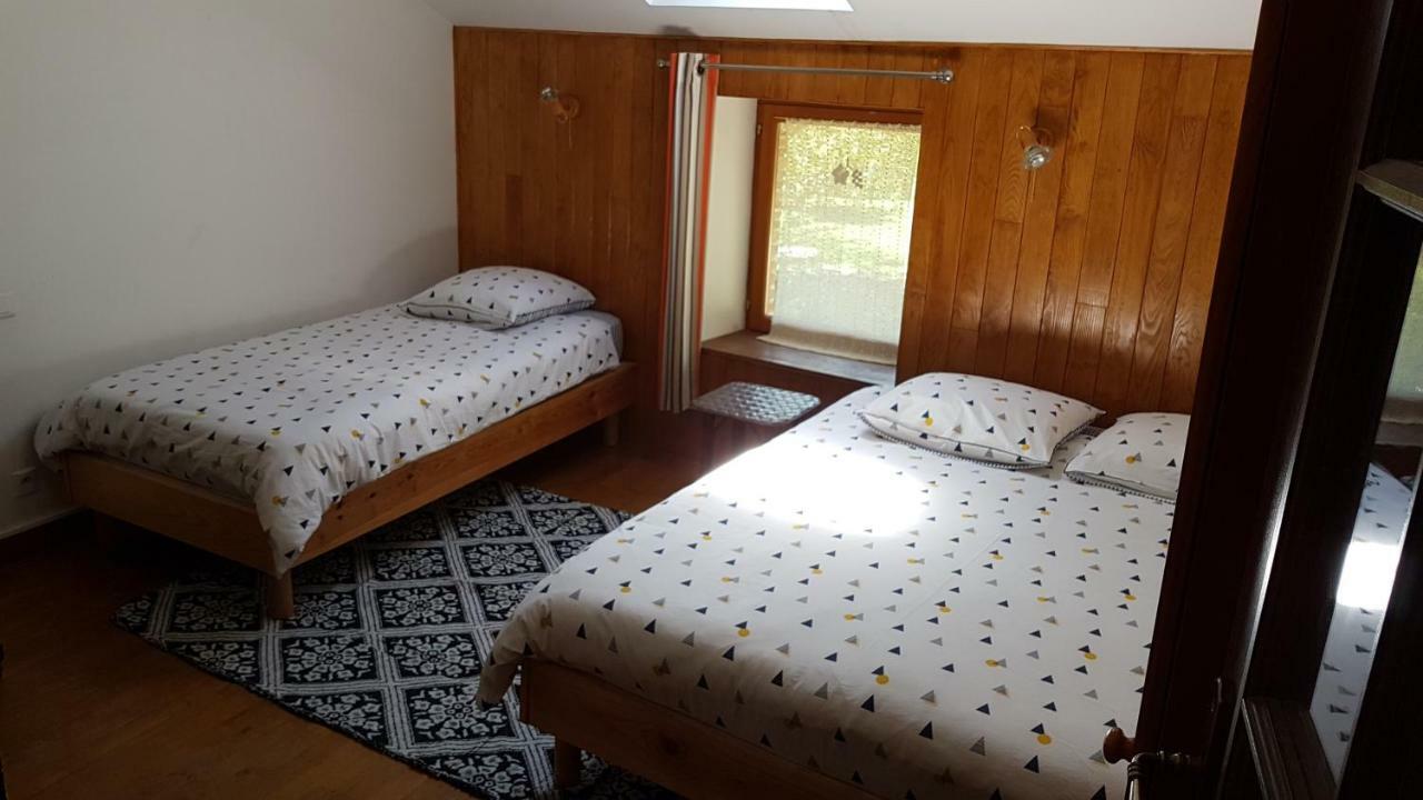 Dreibettzimmer mit Dusche