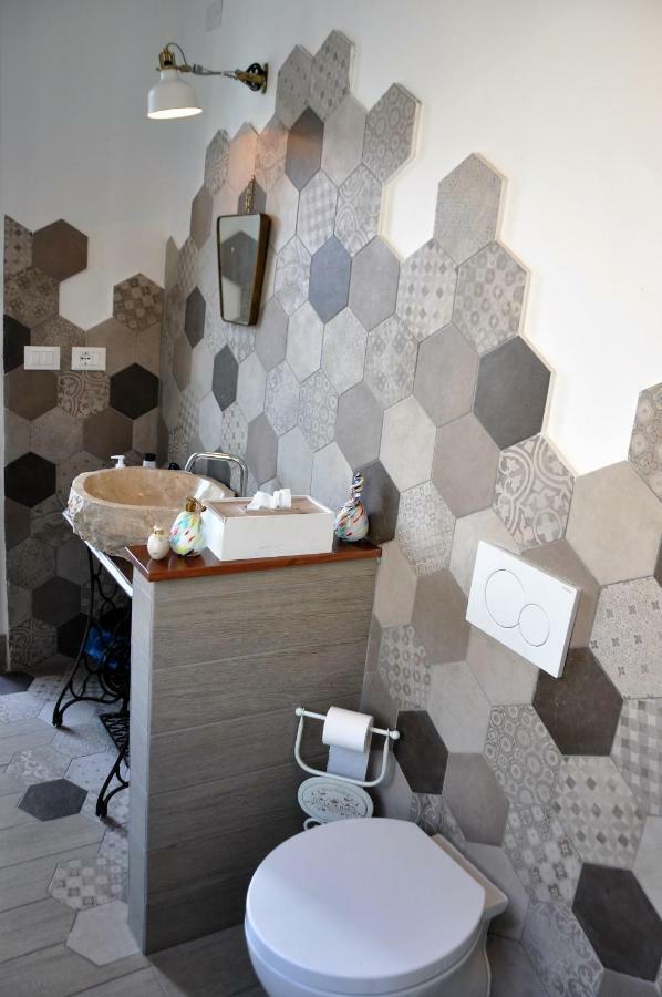 Camera Doppia con Letti Singoli e Bagno in Comune