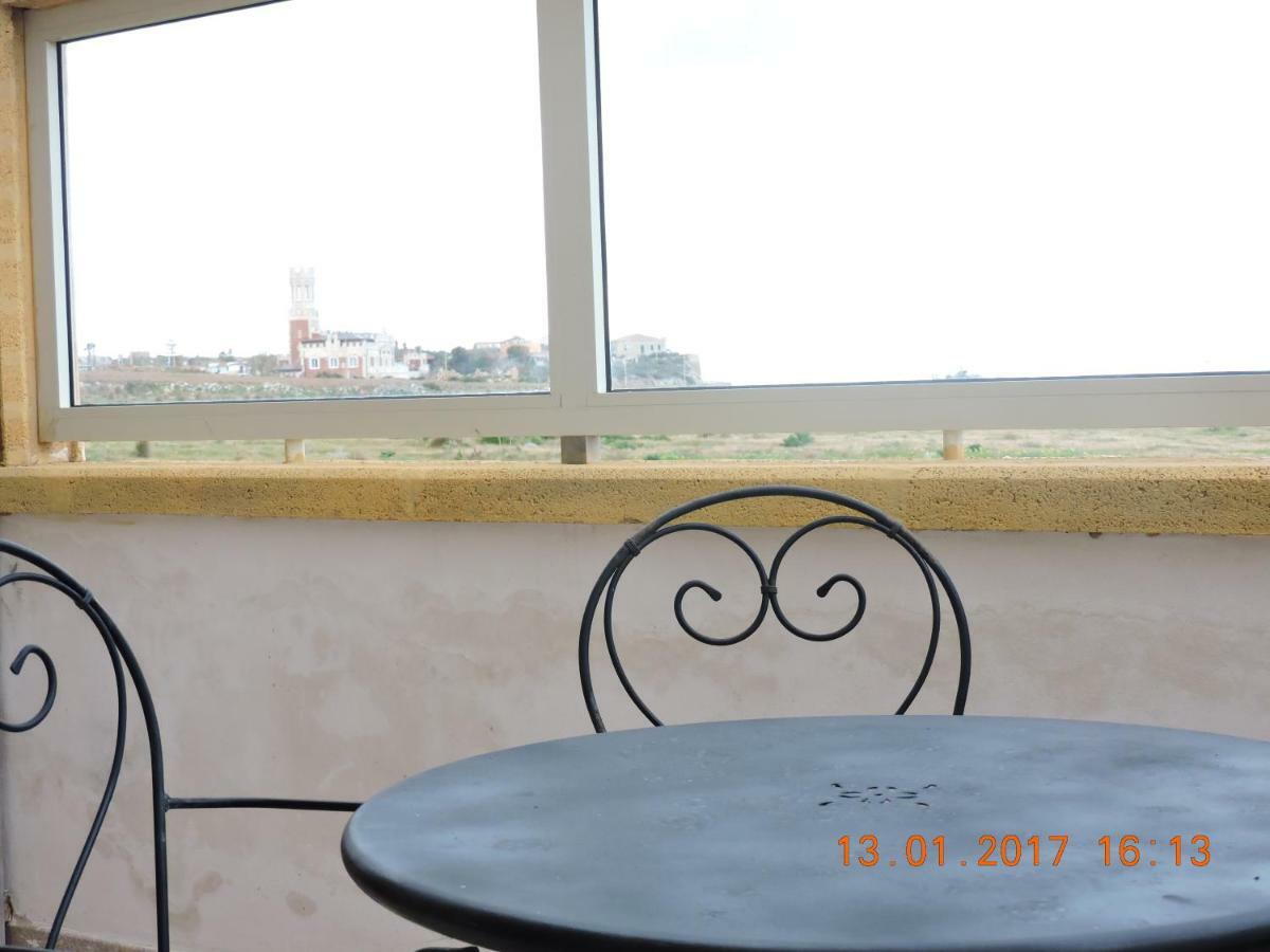 Camera Matrimoniale con Balcone e Vista Mare
