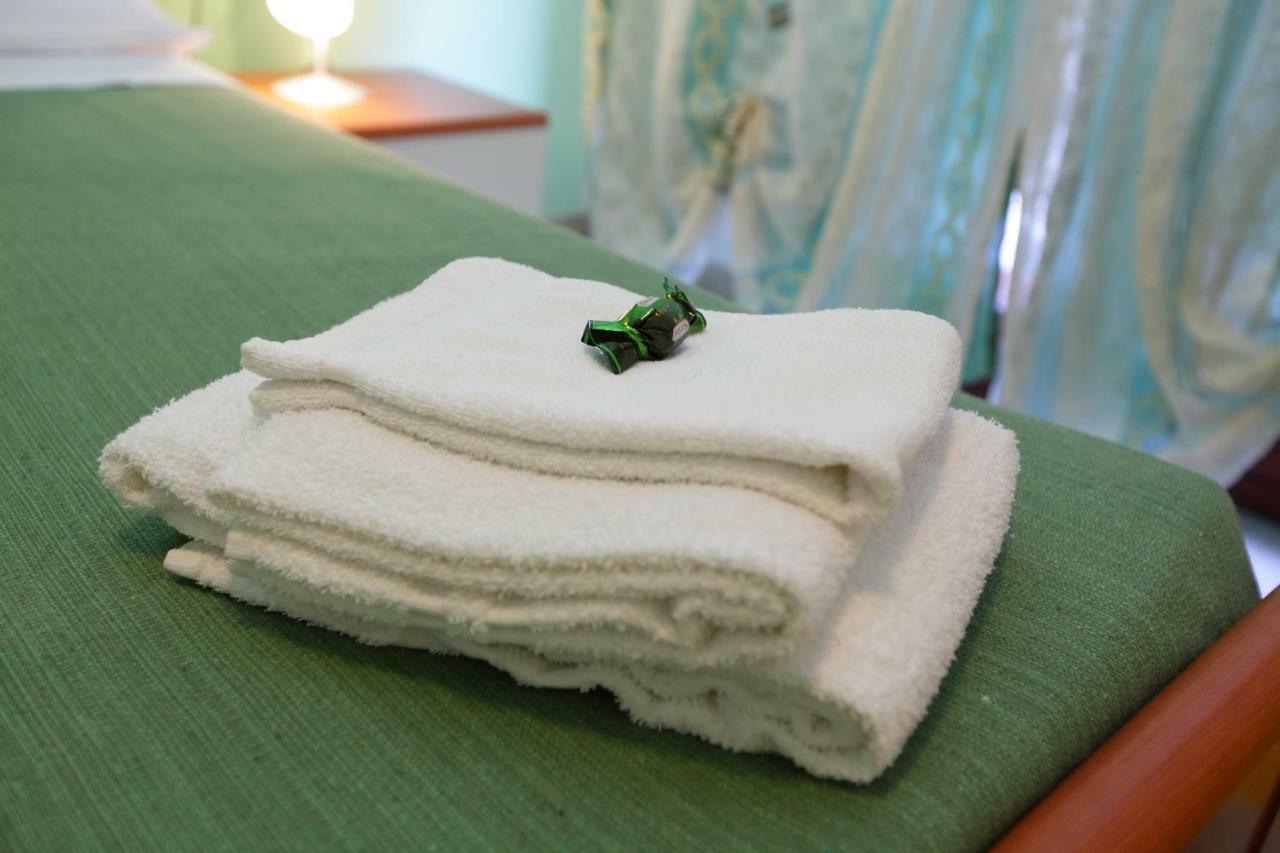 Camera Matrimoniale con Bagno in Comune