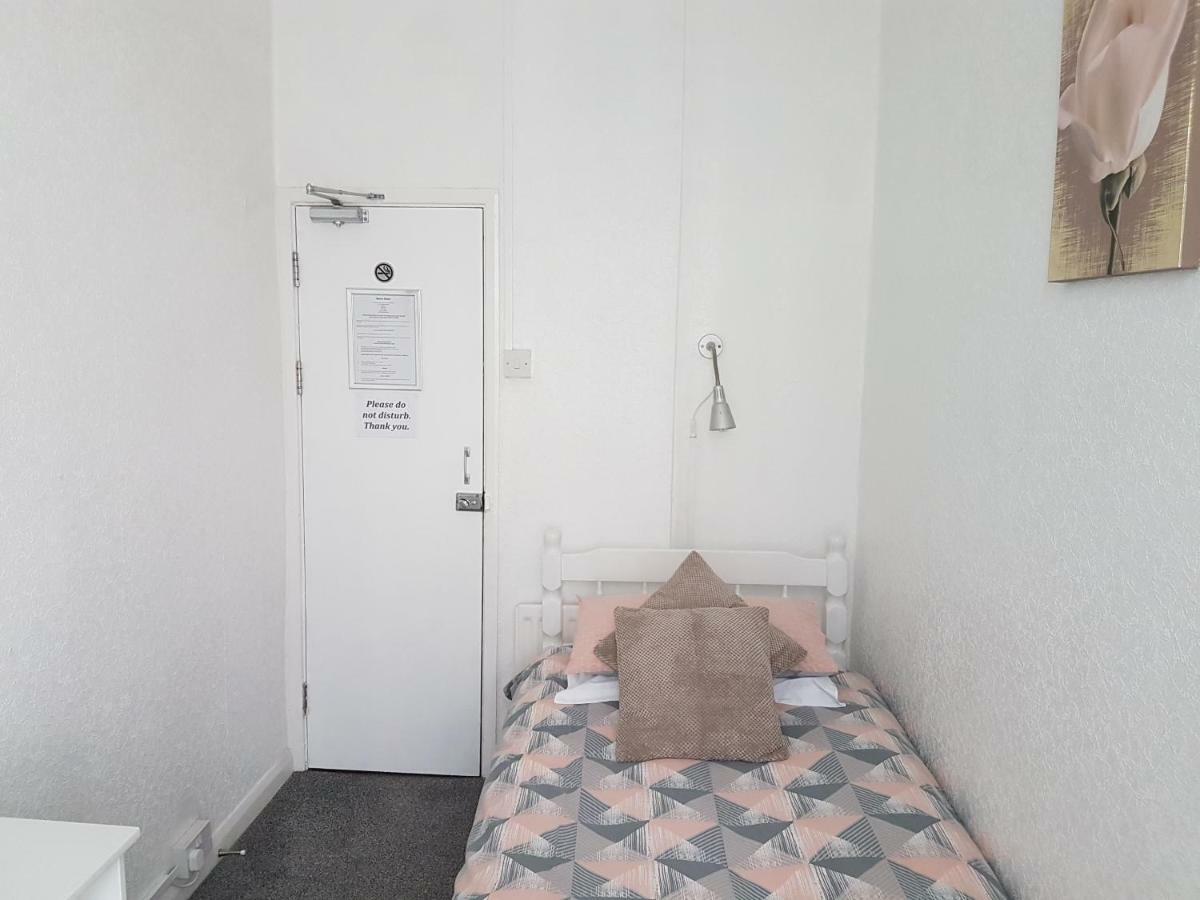 Standard Single Room with Shared Bathroom,859912463:JPEG
