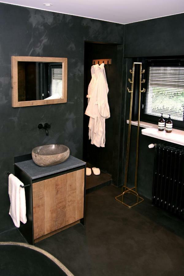 Suite con cama extragrande y bañera