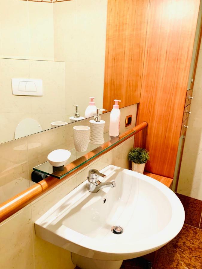 Camera Matrimoniale con Bagno in Comune