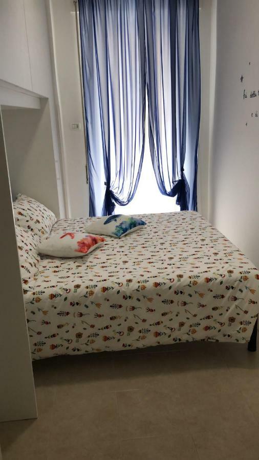 Small Double Room,891743893:JPEG