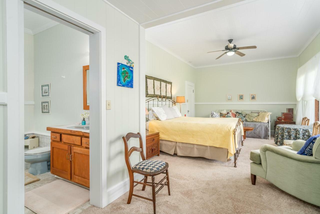 Deluxe Double Room Bath