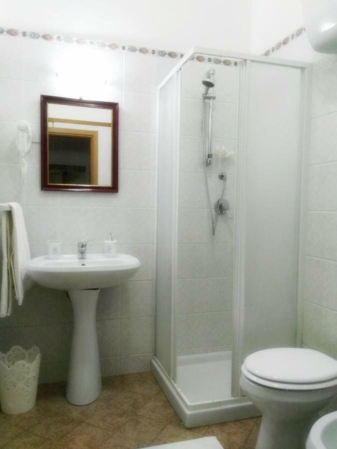 Camera Familiare con Bagno Privato
