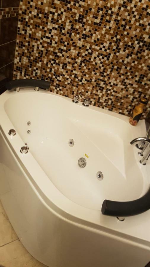 Deluxe Suite with Spa Bath