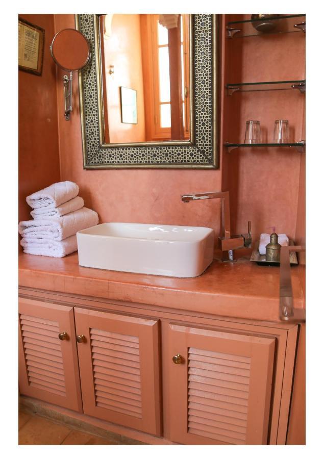 Room 4,1530252889:JPEG