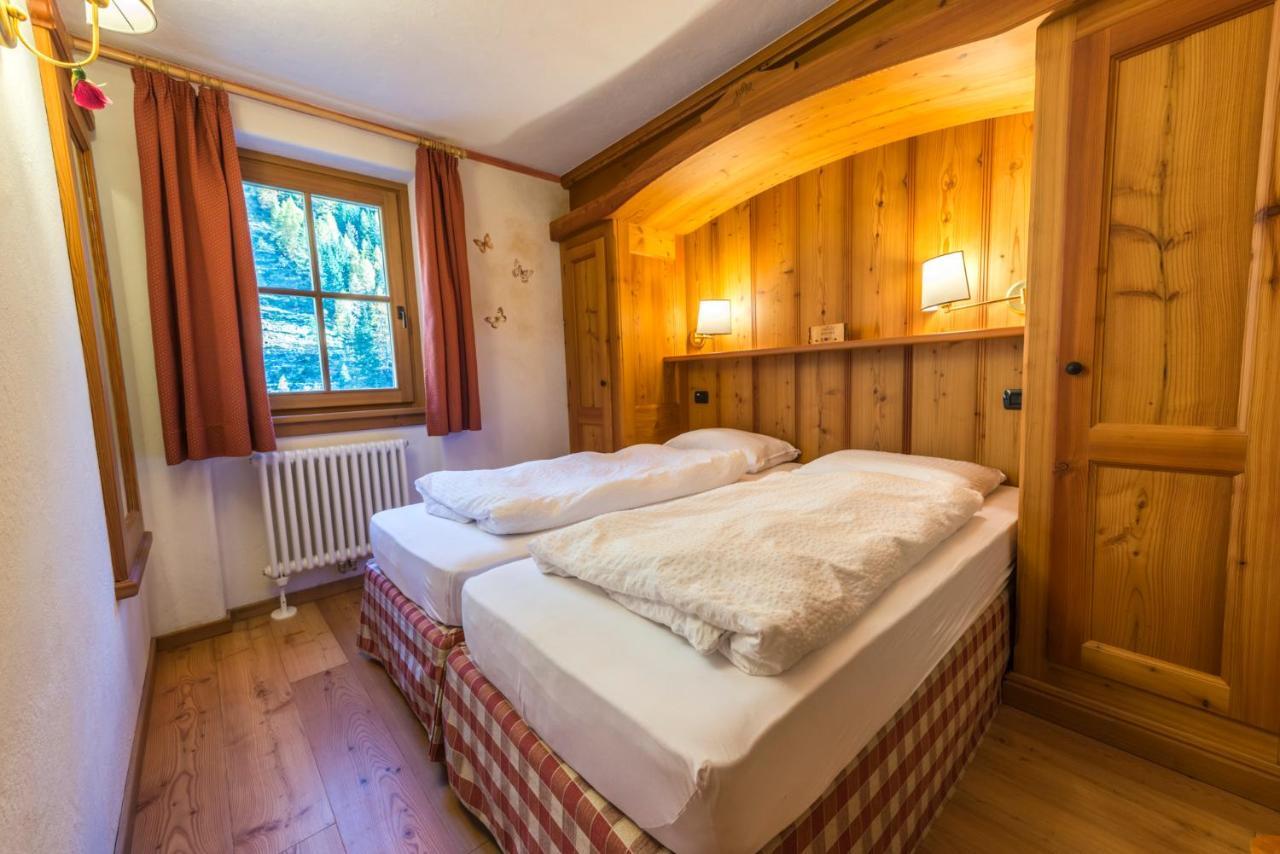 Two Connecting Double Rooms,945832324:JPEG